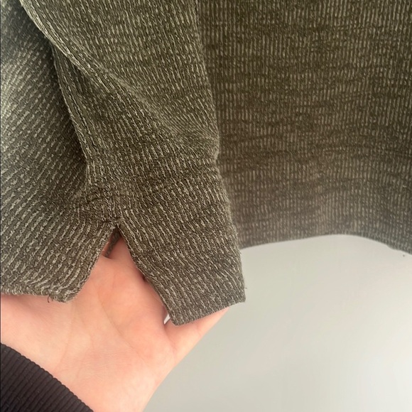 Max Studio Green Crew Neck Sweater Relaxed Fit Knit - Picture 4 of 6